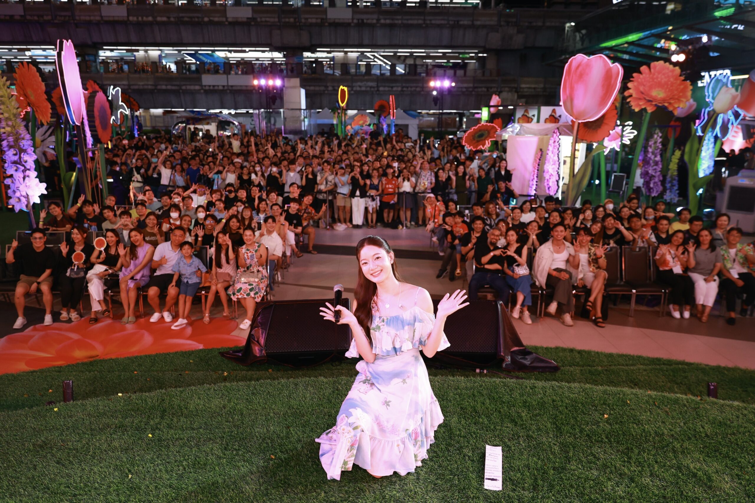 INK WARUNTORN แจกความสดใสฉลองสงกรานต์แบบสุดฟิน บนเวที “Siam Paragon Summersive Happiness in Full Bloom” (14)
