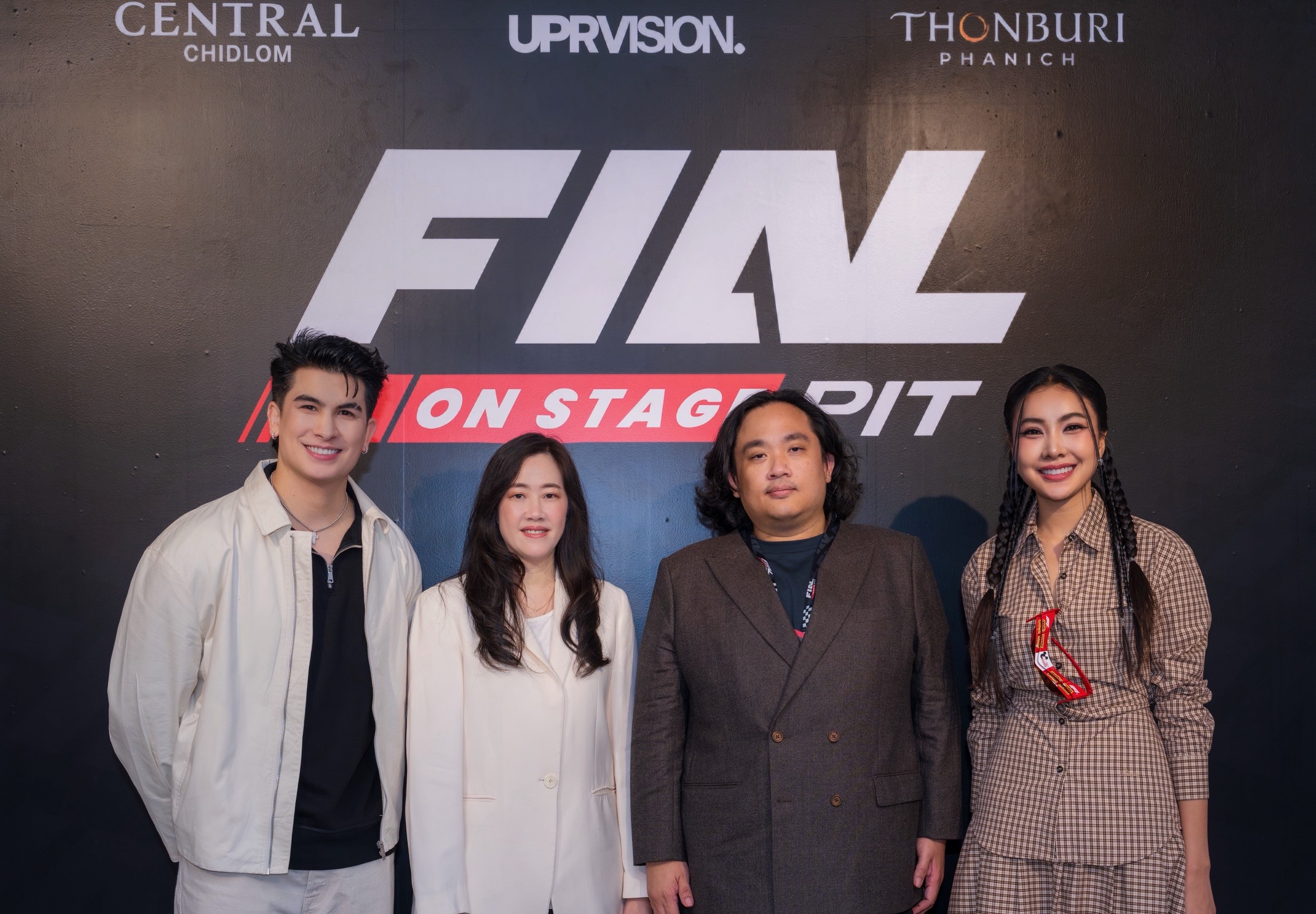 1 Central_UPR Vision_Thonburi Panich- Final Pit on Stage