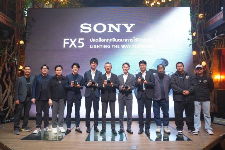 5.ภาพหมู่_ทีมผู้บริหารโซนี่ พร้อมพาร์ทเนอร์ถ่ายภาพร่วมกัน